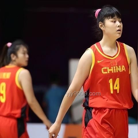 中国女篮67分大胜波黑，双杀背后的汗水与荣耀✨